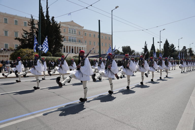 Ολόκληρη η στρατιωτική παρέλαση της 25ης Μαρτίου στην Αθήνα (video)