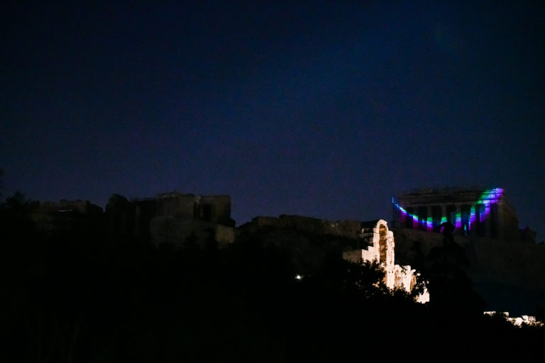 «Ώρα της Γης»: Έσβησαν τα φώτα σε Ακρόπολη και Προεδρικό Μέγαρο