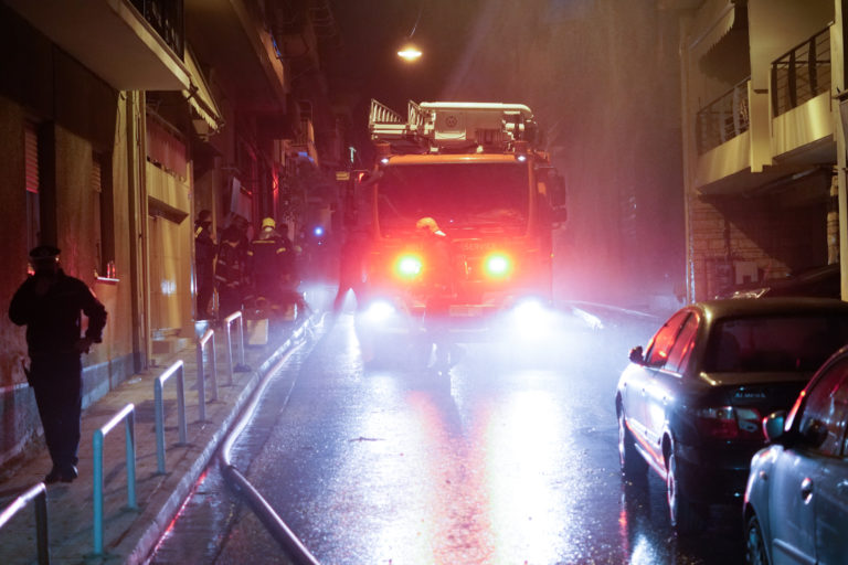 Υπό μερικό έλεγχο η πυρκαγιά στο Ν. Κόσμο