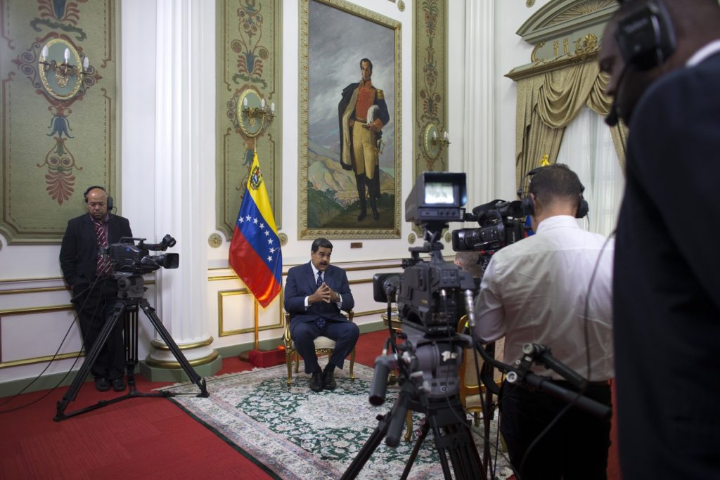 Οι ΗΠΑ λένε ότι «δεν έχουν αλλάξει πορεία» με τη Βενεζουέλα μετά τη συνάντηση με τον Μαδούρο