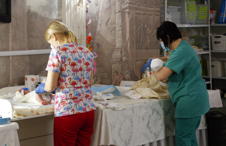 Νοσοκόμα στη Ρουμανία: Οι πρόσφυγες της Ουκρανίας αντιμέτωποι με ένα αβέβαιο μέλλον