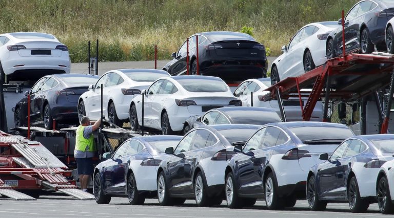 TESLA – Το πρώτο αυτοκίνητο από εργοστάσιο στη Γερμανία