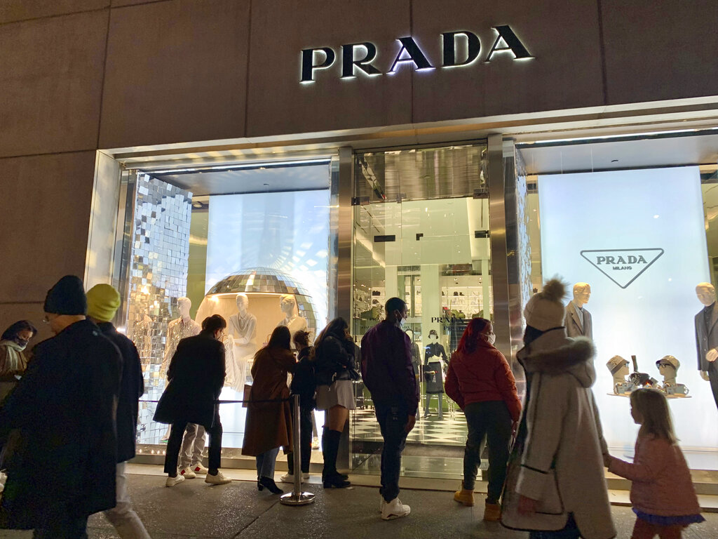 Prada και Puma κλείνουν τα καταστήματά τους στη Ρωσία Prada και Puma κλείνουν τα καταστήματά τους στη Ρωσία
