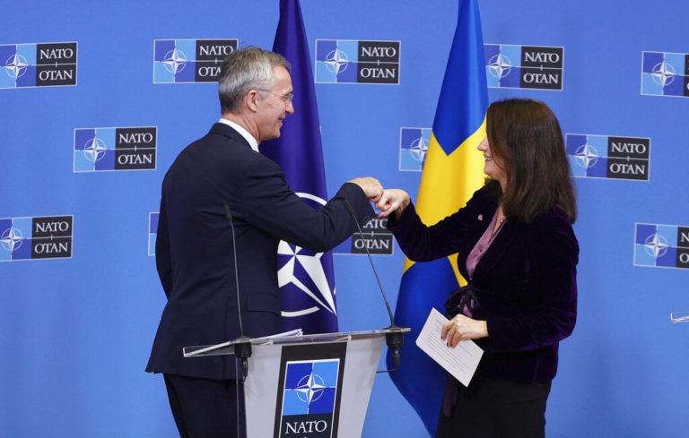 Σουηδία: Για πρώτη φορά η πλειονότητα των πολιτών τάσσεται υπέρ της ένταξης της χώρας στο ΝΑΤΟ
