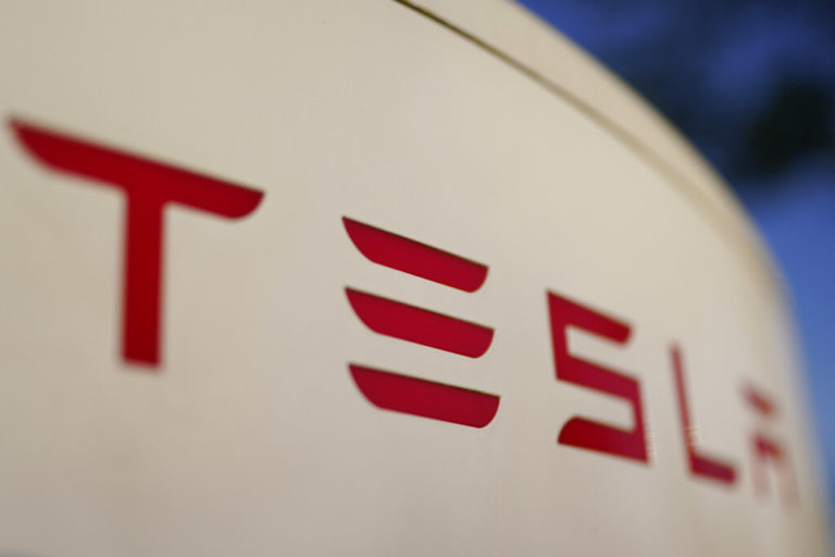 ΗΠΑ – Tesla: Δικάζουν οδηγό που έκανε χρήση του αυτόματου πιλότου όταν προκάλεσε δυστύχημα με δύο νεκρούς