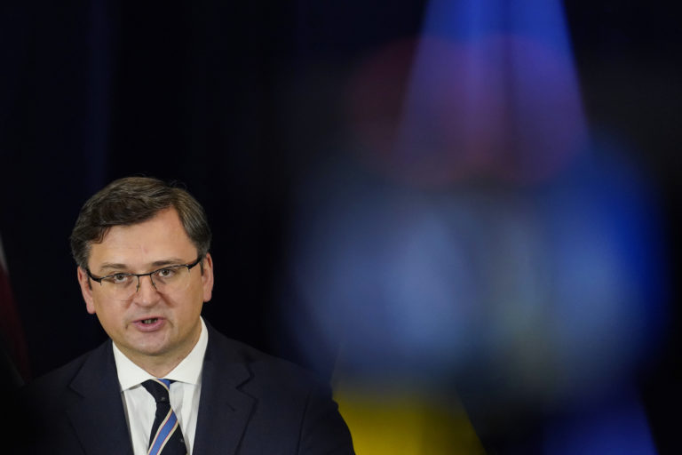 Reuters: Η Ουκρανία ζητά από την Κίνα να πιέσει τη Ρωσία να σταματήσει τον πόλεμο