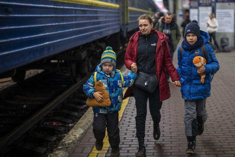 EΛΤΑ: Δίπλα στα παιδιά της Ουκρανίας