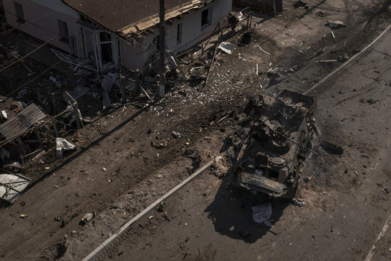 Live – Ουκρανία: Αγωνία για το πολιορκούμενο Κίεβο, οργή για τη βομβαρδισμένη Μαριούπολη