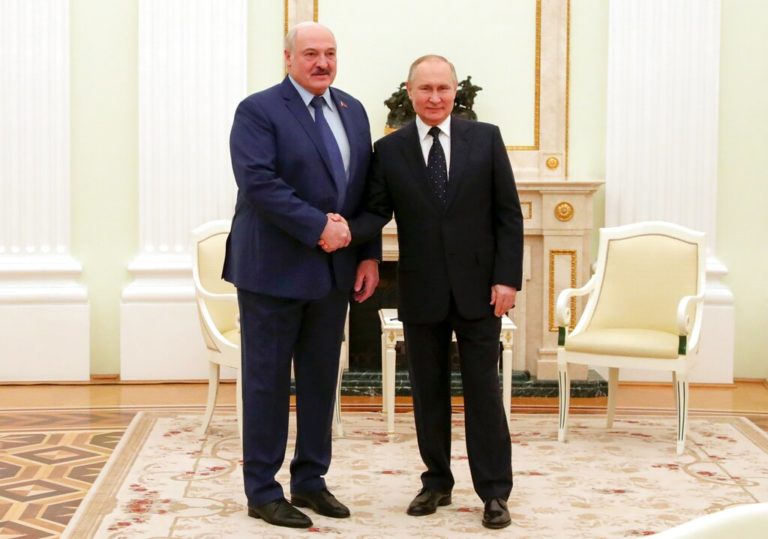 Πούτιν και Λουκασένκο συμφώνησαν να “αλληλοστηριχθούν” απέναντι στις δυτικές κυρώσεις