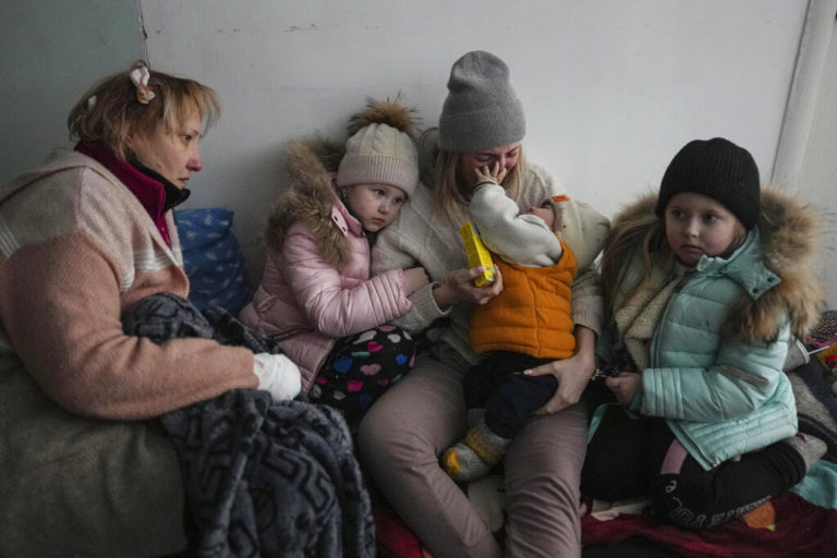 Ουκρανία: Σχεδόν 2.000 οχήματα έφυγαν από τη Μαριούπολη μέσω ανθρωπιστικού διαδρόμου