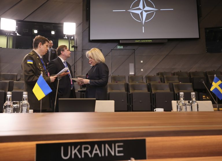 ΝΑΤΟ: Στήριξη στην Ουκρανία και στην ανατολική πτέρυγα στη σκιά των απειλών για τα πυρηνικά
