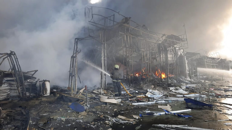 Ρωσική αεροπορική επιδρομή στο Μικολάιφ – Στρατόπεδο καταστράφηκε ολοσχερώς