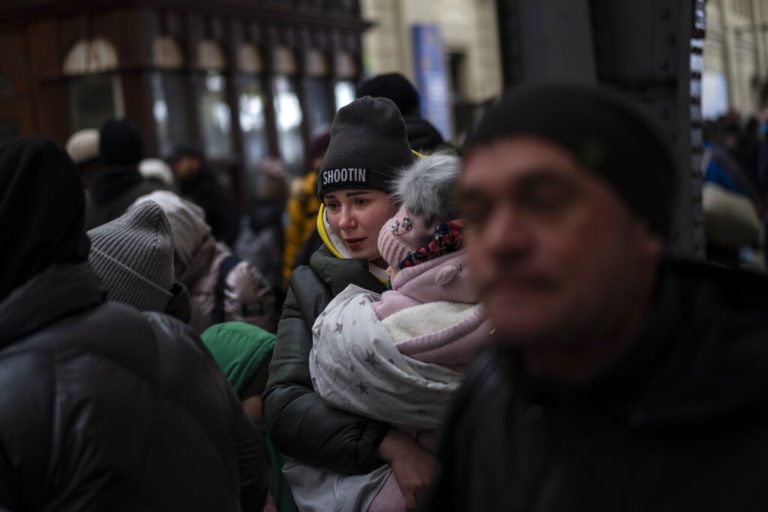 H EΡΤ στη Λβιβ: Ανησυχία στους κατοίκους για τις εκρήξεις κοντά στην πόλη (video)