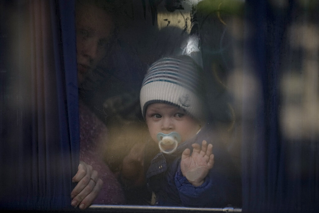 Τα σύνορα της Πολωνίας πέρασαν 2,1 εκατ. Ουκρανοί πρόσφυγες – Μειωμένες οι προσφυγικές ροές (video)