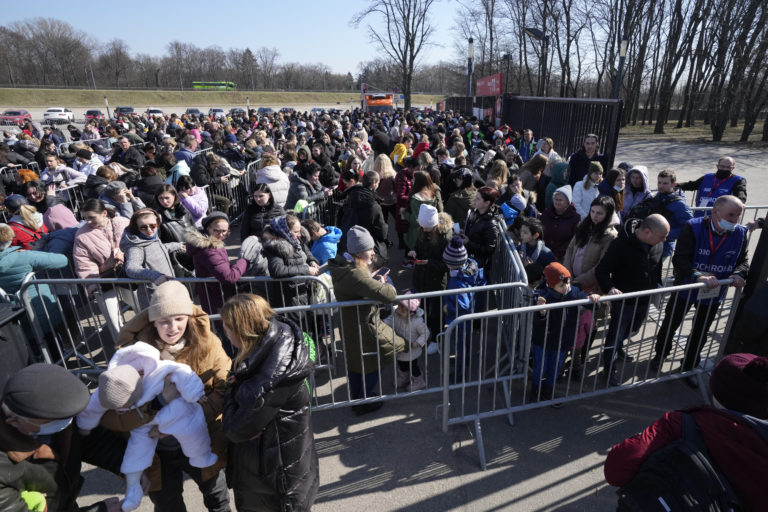 Η ΕΡΤ στα πολωνικά σύνορα – Μειωμένες οι προσφυγικές ροές (video)
