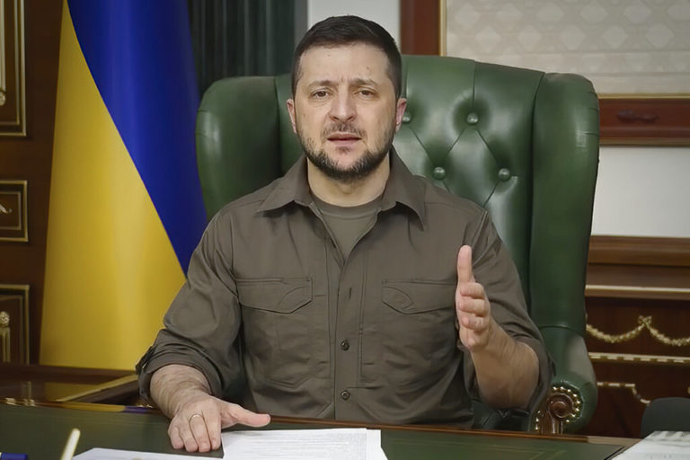 Ζελένσκι σε Ρώσους: «Διαδηλώστε! Φύγετε, αλλιώς παραδοθείτε στον ουκρανικό στρατό»