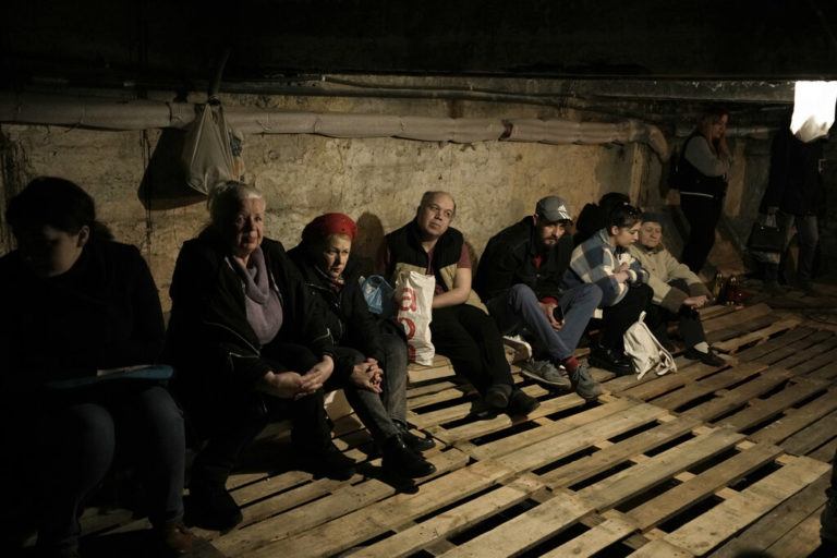 Γαλλία: Συλλογική η ενοχή αν δεν βοηθηθούν οι κάτοικοι της Μαριούπολης