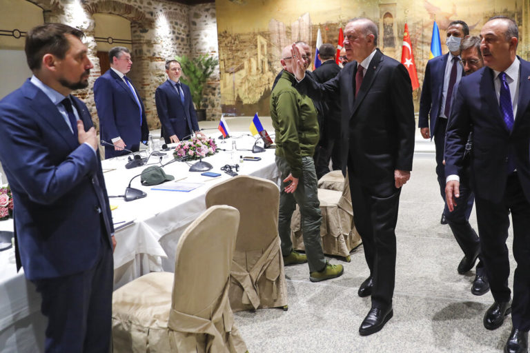 Γ. Βαληνάκης: Η Τουρκία έχει επιλέξει την τακτική του επιτήδειου ουδέτερου και επωφελείται από την κρίση (video)