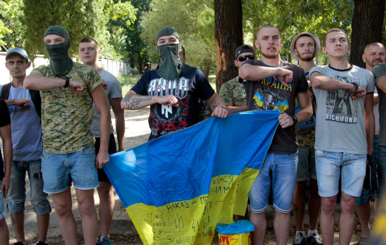 Οι Γερμανοί νεοναζί ξεκίνησαν το ταξίδι για να υπερασπιστούν την Ουκρανία