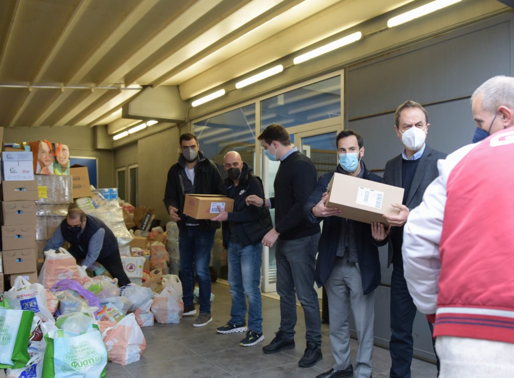 Είδη πρώτης ανάγκης από τη ΝΔ στον Ερυθρό Σταυρό για τους κατοίκους της Ουκρανίας