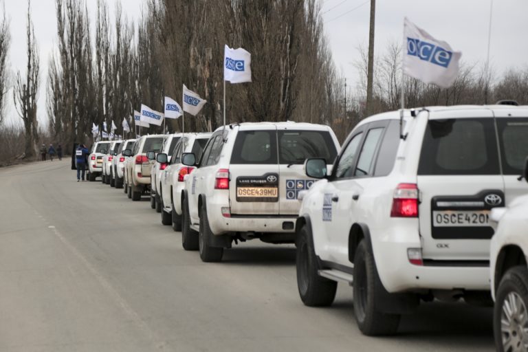 Ουκρανία: Ανθρωπιστικούς διαδρόμους υποστηριζόμενους από τον ΟΑΣΕ  ζήτησε σύμβουλος του προέδρου Ζελένσκι
