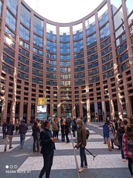 ΕΚ: Απαιτείται σθεναρή προστασία των κονδυλίων της ΕΕ από ολιγάρχες
