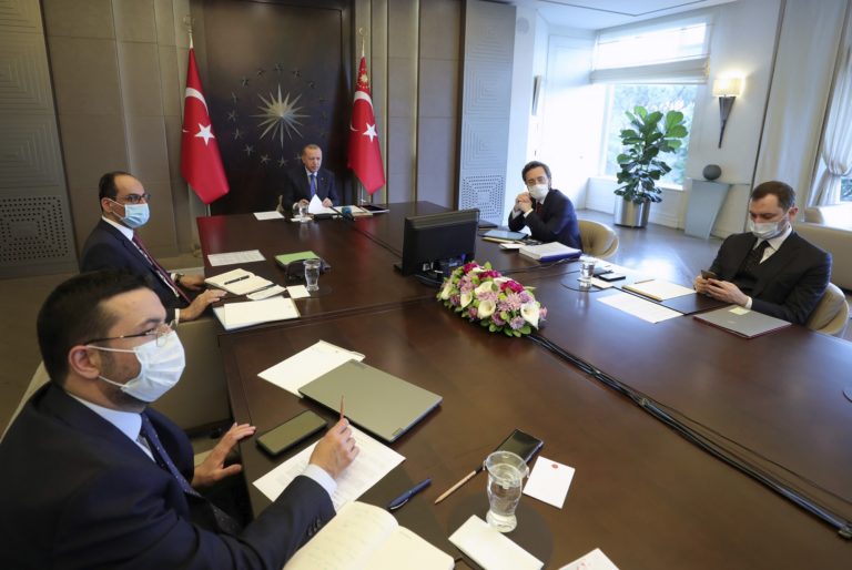 Τουρκία: Ουκρανικό και ακρίβεια στο υπουργικό συμβούλιο υπό τον Ερντογάν
