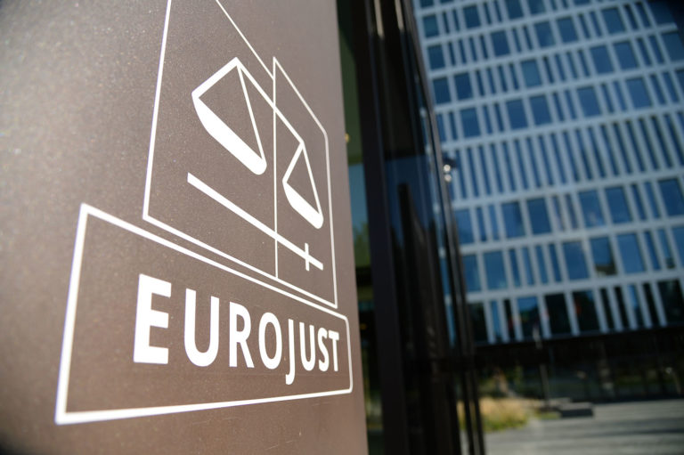 Eurojust: Χτύπημα σε εγκληματικό δίκτυο εμπορίας ανθρώπων, μαστροπείας και το ξέπλυμα βρώμικου χρήματος