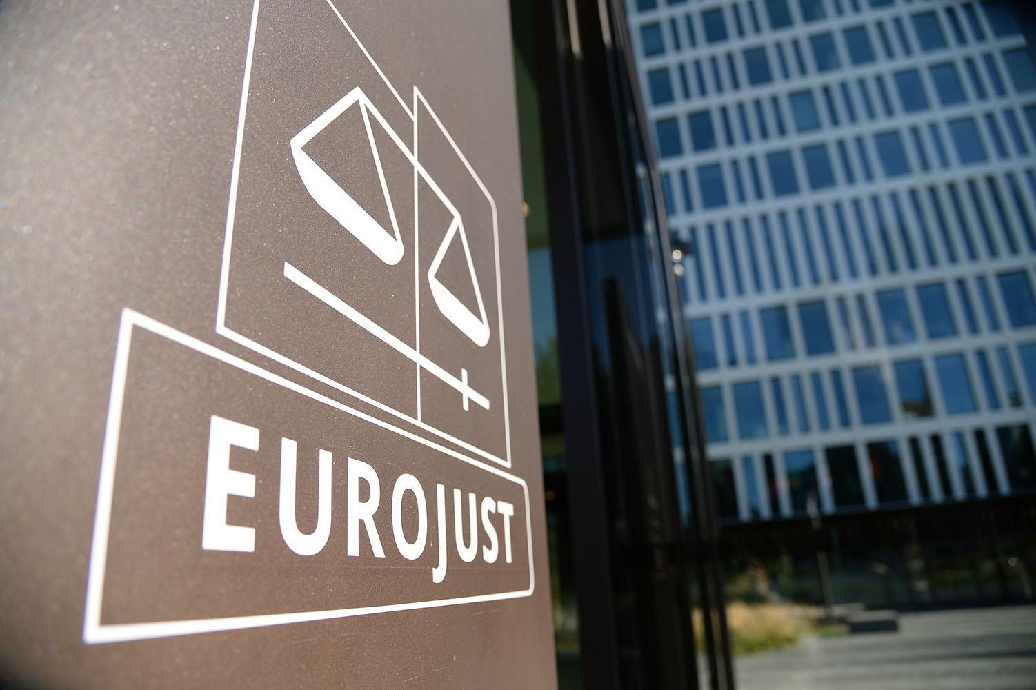 Eurojust : piratage d’un réseau criminel de trafic d’êtres humains, de proxénétisme et de blanchiment d’argent