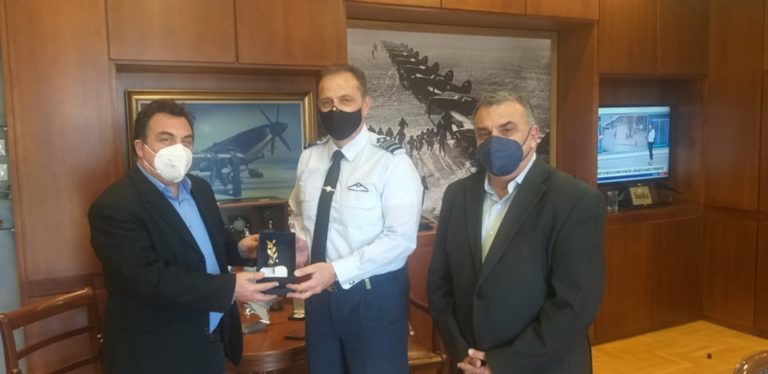 Συνάντηση Δημάρχου Πύργου με τον Αρχηγό ΓΕΑ