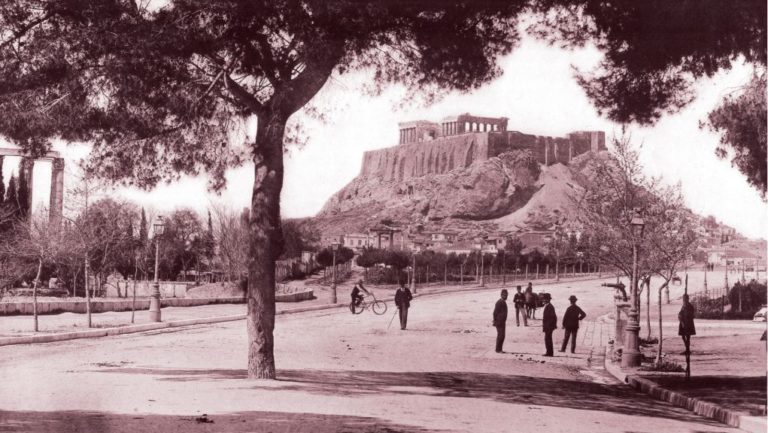 «Επιστροφή στη νέα Αθήνα. Κτίρια, πρόσωπα και διαδρομές από τον 19ο αιώνα»: γράφει η Νάντια Γεωργακοπούλου