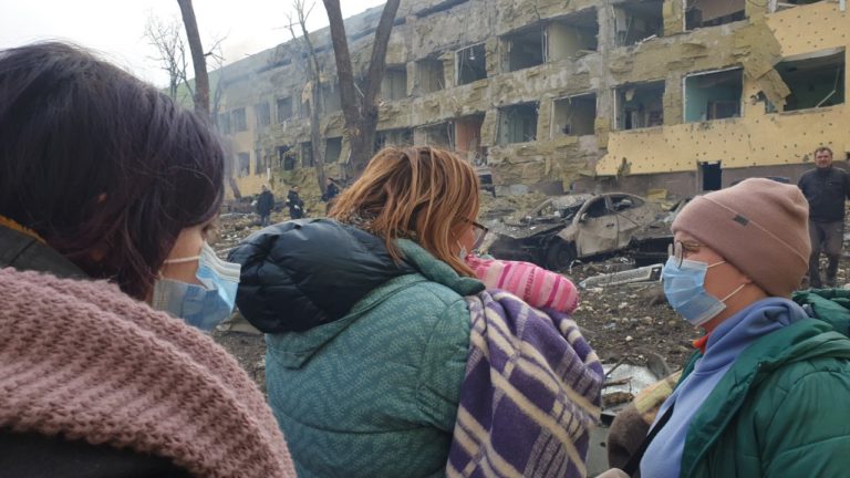Μαριούπολη: Τα σημάδια του βομβαρδισμού στο μαιευτήριο – Η επόμενη ημέρα της επίθεσης μέσα από φωτογραφίες
