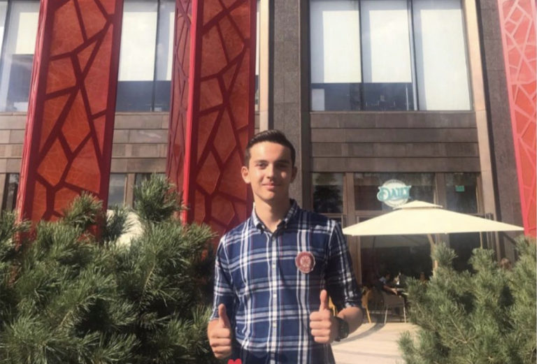 Μαθητής από τη Θεσσαλονίκη έχει εισαχθεί με πλήρη υποτροφία σε κορυφαίο κολλέγιο αστροφυσικής των ΗΠΑ