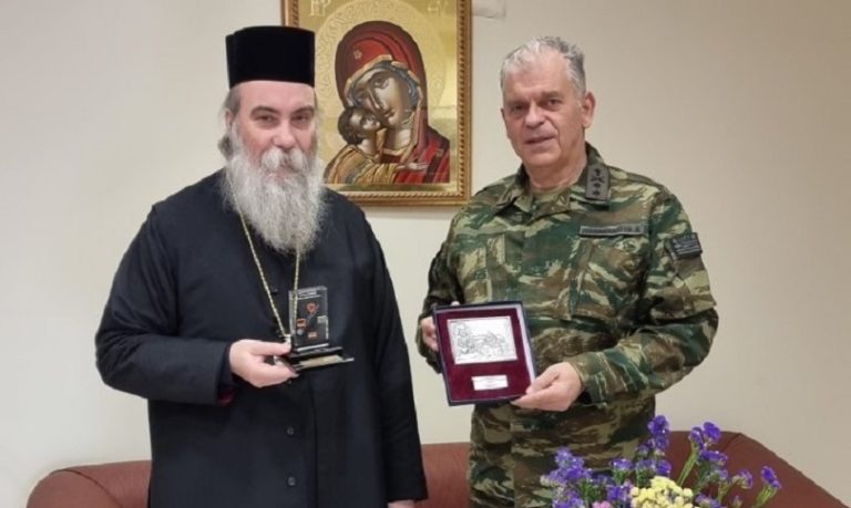 Ο νέος Διοικητής του Πεδίου Βολής Κρήτης στον Μητροπολίτη Κισάμου Αμφιλόχιο
