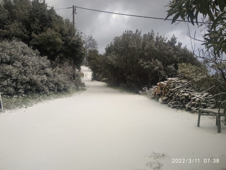 Κλειστά τα σχολεία στην Ικαρία λόγω του χιονιά