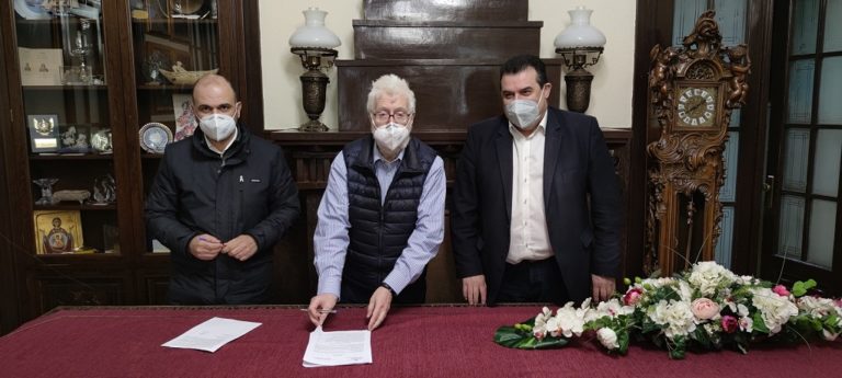 Υπογράφηκε η σύμβαση για την ανακατασκευή της οικίας Κανδηλά