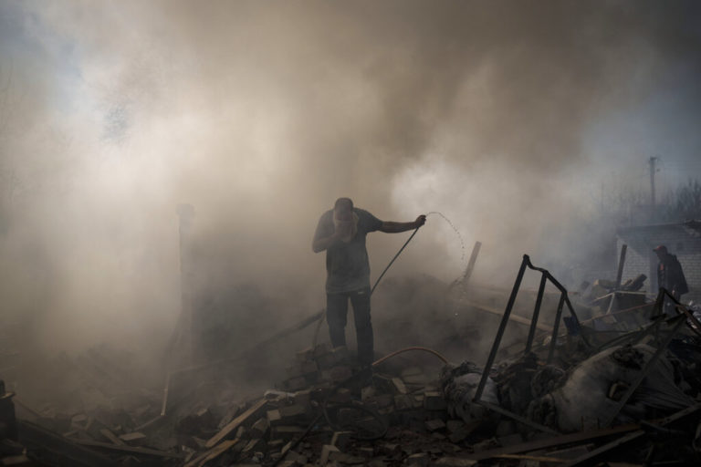 Φωτιά στα μέτωπα του πολέμου στην Aνατ. Ουκρανία – Νέες επιθέσεις στο Κίεβο (video)