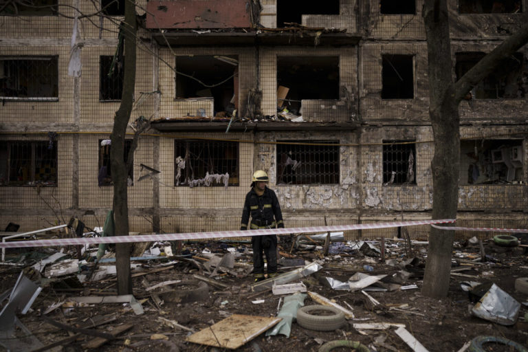 Δήμαρχος Κιέβου: Πάνω από 100 νεκροί στην ουκρανική πρωτεύουσα – 82 πολυώροφα κτήρια έχουν καταστραφεί