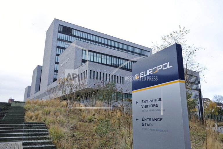 Αυστραλία: Εξάρθρωση διεθνούς κυκλώματος παιδεραστών που κακοποιούσε  βρέφη – Συνελήφθησαν 121 άνδρες, σώθηκαν 51 παιδιά
