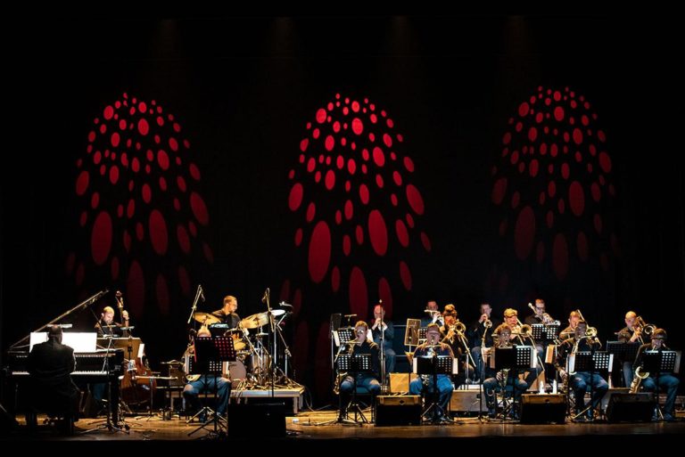 ΟΠΑΝΔΑ: Veronica Mortensen & Athens Big Band στο Δημοτικό Θέατρο Ολύμπια