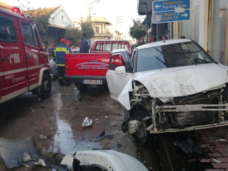 Ηλεία: Παρέσυρε επτά οχήματα και προκάλεσε ζημιές σε καταστήματα στο Τραγανό