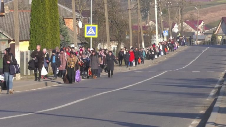 Η ΕΡΤ στην Οδησσό  – Στρατιωτικές πηγές: 14 ρωσικά πλοία πλησιάζουν – Με ζεστά γεύματα υποδέχονται εκτοπισμένους