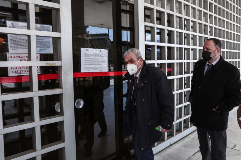 Υπόθεση Novartis: Προθεσμία να απολογηθεί στις 8 Απριλίου έλαβε ο πρώην υπουργός Δ. Παπαγγελόπουλος  (video)