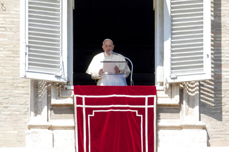 Πάπας Φραγκίσκος: «Ιεροσυλία» ο πόλεμος στην Ουκρανία