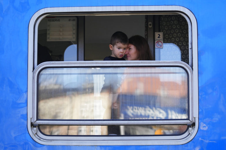 Στην Πολωνία με ειδικό τρένο δεκάδες παιδιά με αναπηρία από την Ουκρανία