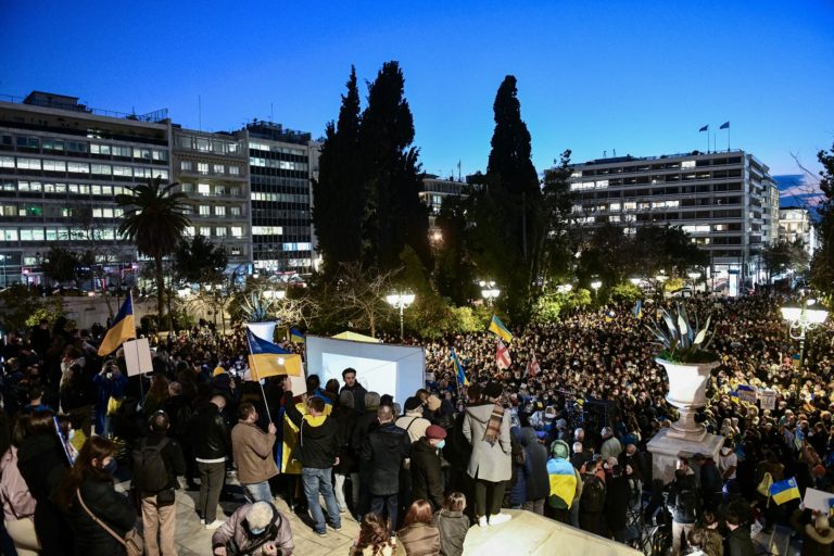 Μεγάλη αντιπολεμική συγκέντρωση στο Σύνταγμα (εικόνες)