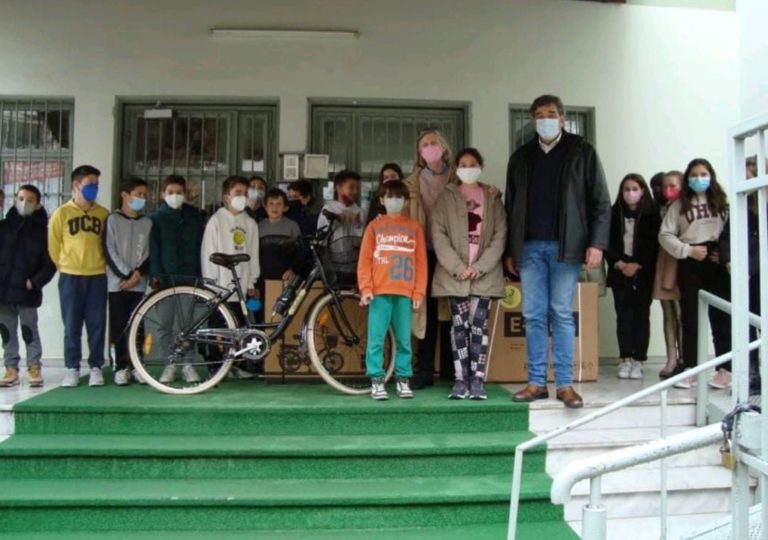 Παραδόθηκαν ποδήλατα σε τυχερούς μαθητές στο πλαίσιο δράσης ανακύκλωσης