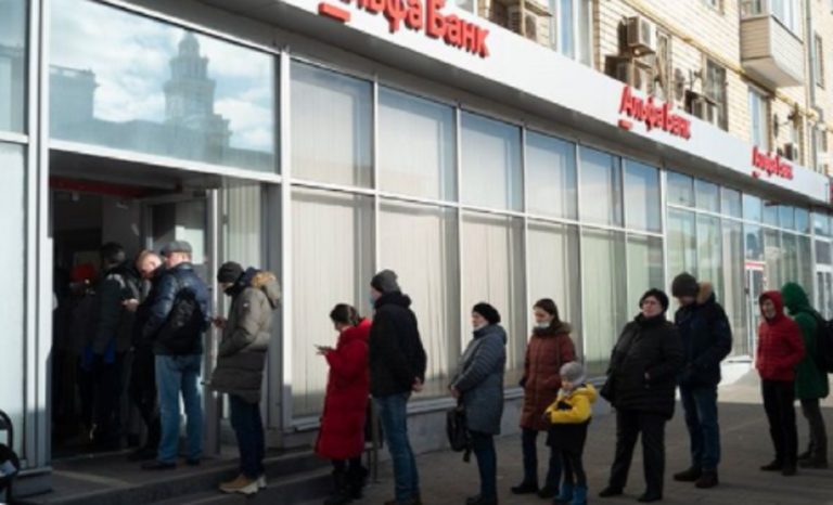 Ρωσία: Capital controls ως αντίμετρο στις κυρώσεις – Μισούστιν: Θα ανακοπεί η έξοδος επιχειρήσεων