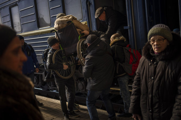 Ουκρανία: 7.295 άνθρωποι εγκατέλειψαν τις πόλεις μέσω ανθρωπιστικών διαδρόμων την Κυριακή