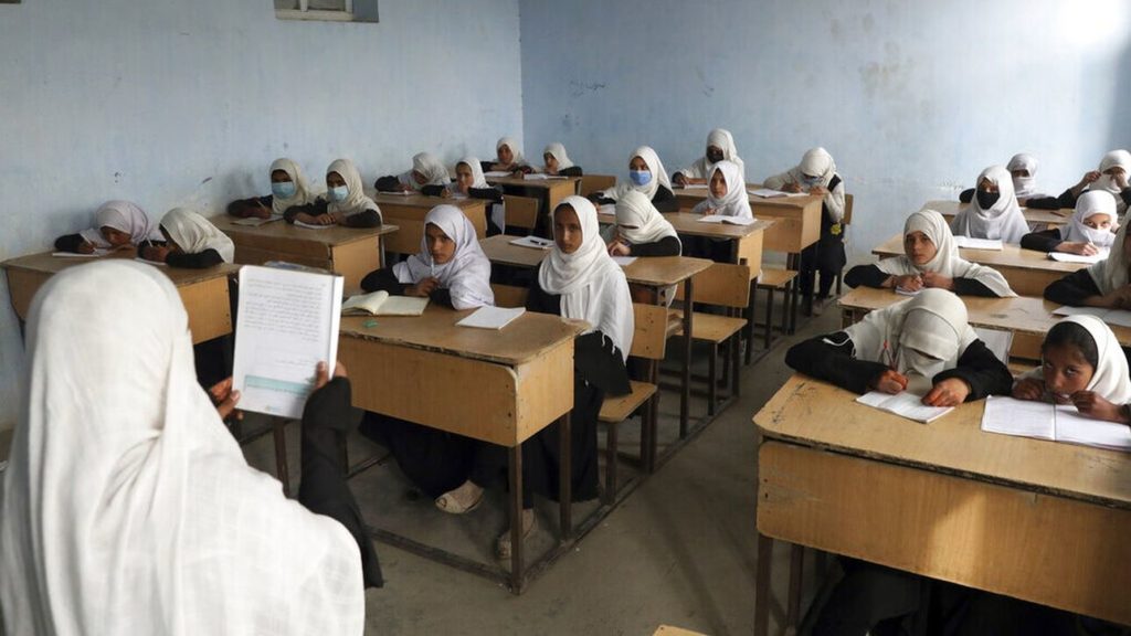 Οι Ταλιμπάν συνεχίζουν να κλείνουν σχολεία δευτεροβάθμιας εκπαίδευσης θηλέων